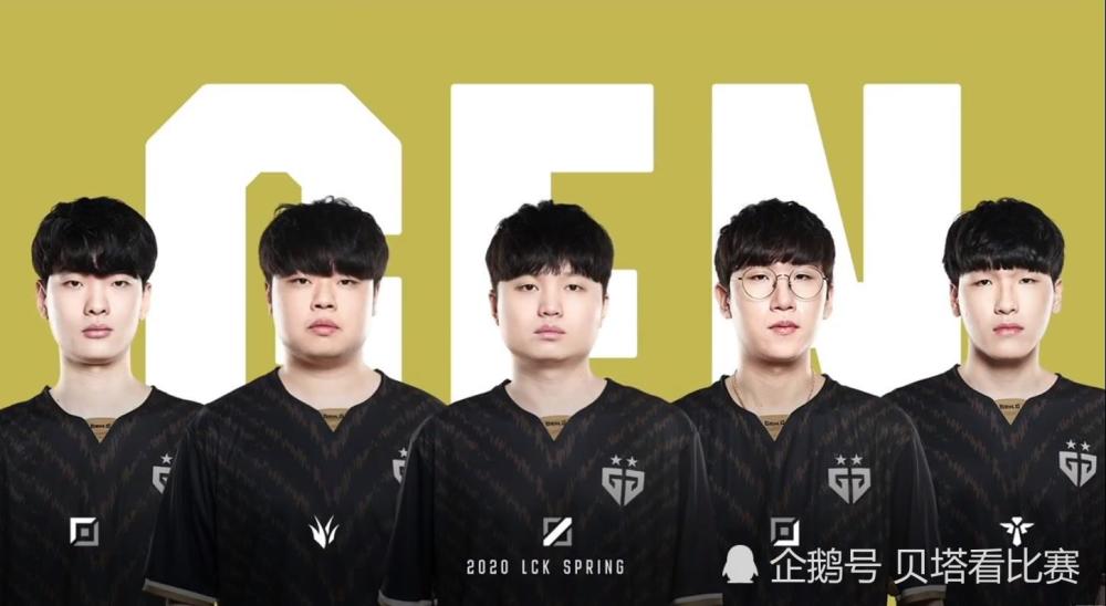 在门口安检